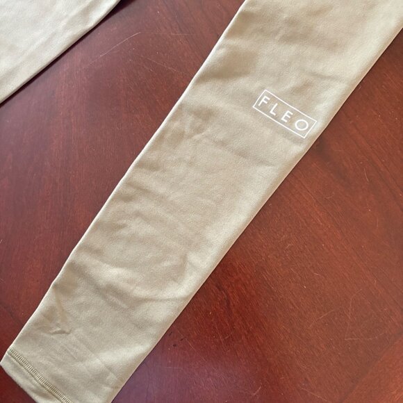 FLEO Activewear NWT El Toro 28” Leggings  Shadow Sage Green Size Small - Picture 4 of 11